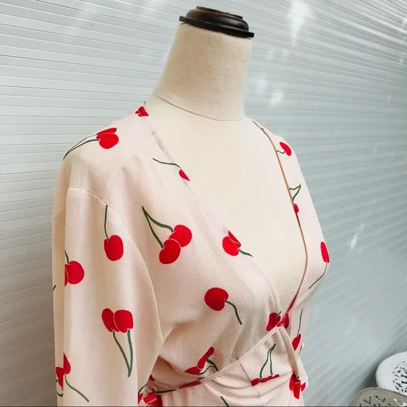 HERE COMES THE SUN Pink Wrap Blouse Bell Sleeves Cherry Casual Size 8 - Picture 3 of 8